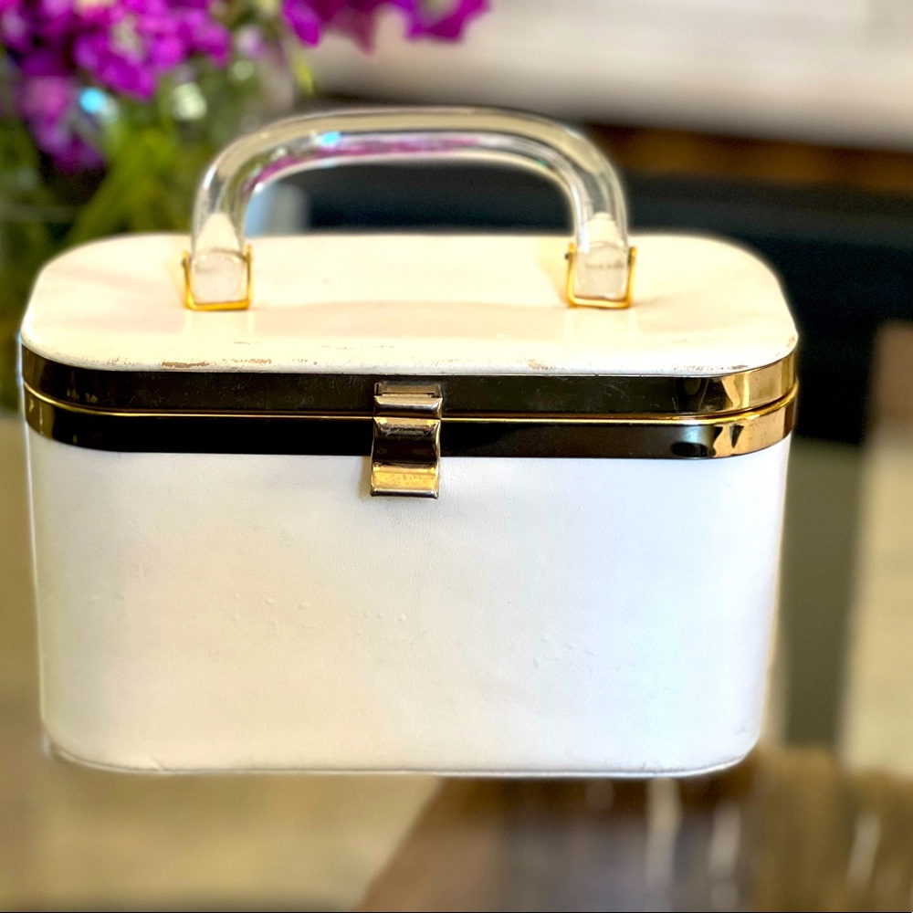 vintage 1960’s box purse with clear handle